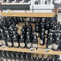 São João party and Porto live like a local ! Trip.com 提供的酒店都是很靠近市中心的