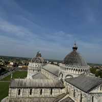 The Leaning Tower of Pisa : Effortlessly Tilted