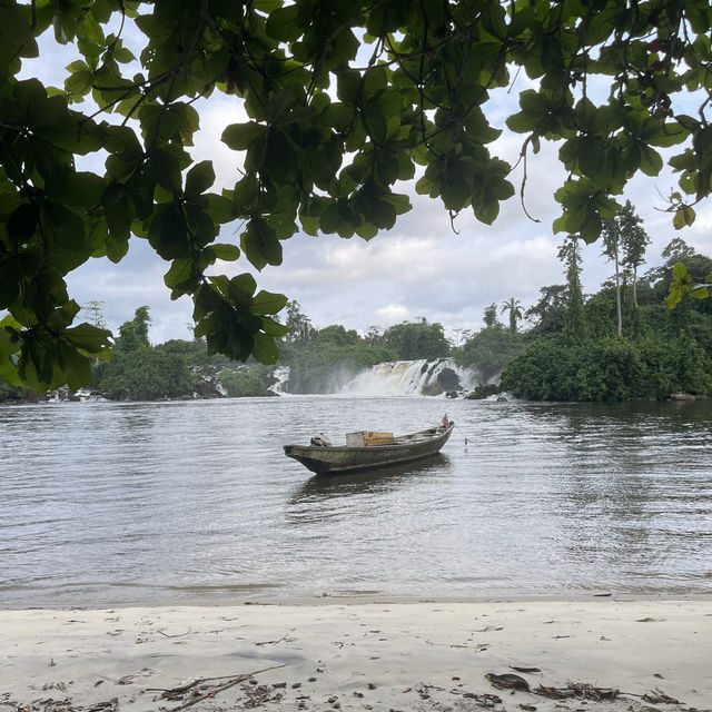 Marvel at the Majestic Chutes de la Lobé 🌊🌴