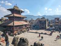 バスタブル　ニャタポラ寺院