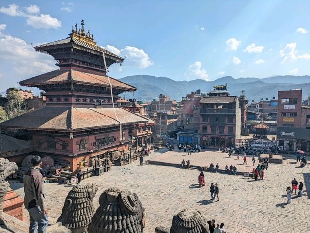 バスタブル　ニャタポラ寺院