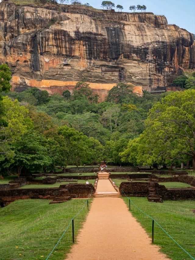 SIGIRIYA - THE FORT OF FORTS
