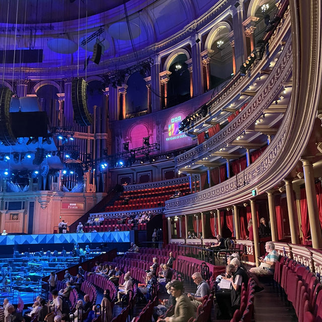 🎻✨ A Grand Encore: Exploring London’s Iconic Royal Albert Hall 🎶🇬🇧