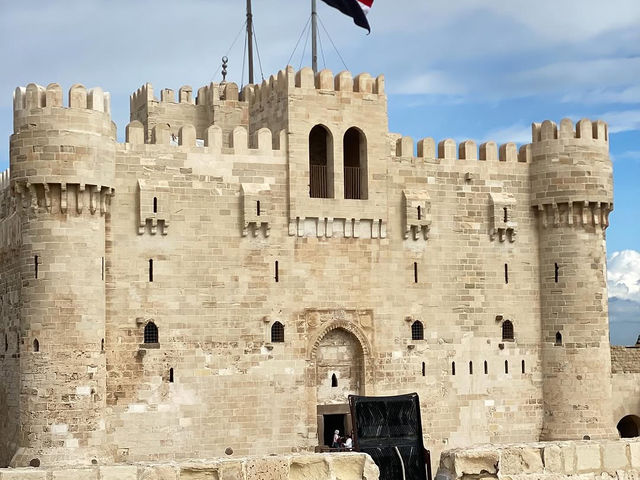 🏰 Qaitbay Citadel: The Guardian of Alexandria’s Shores! 🌊