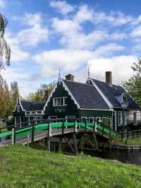 🌾 Zaanse Schans: A Living Museum of Dutch Windmills and Craftsmanship 🌬🇳🇱