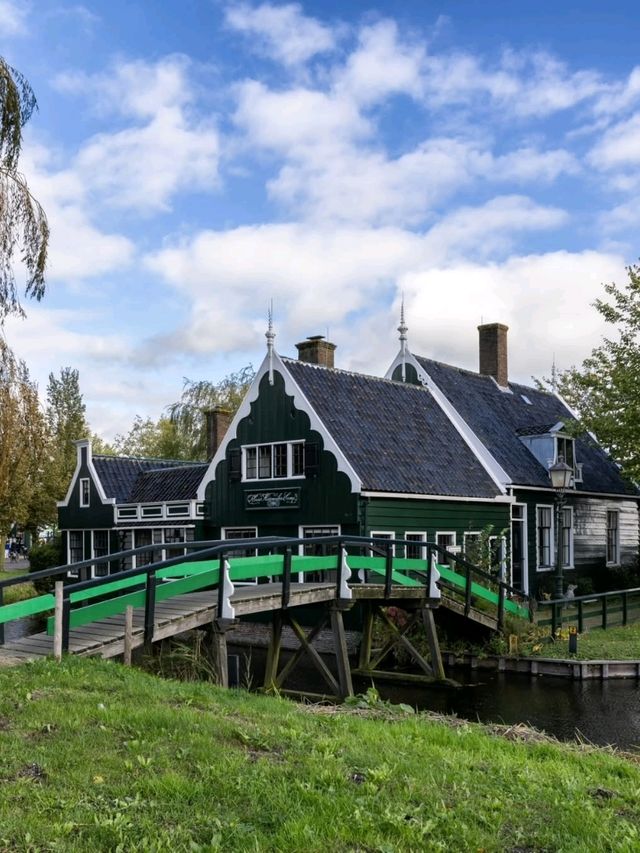 🌾 Zaanse Schans: A Living Museum of Dutch Windmills and Craftsmanship 🌬🇳🇱