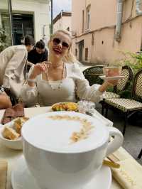 The giant cappuccino in Moskow?! I’m show where! Let’s go 