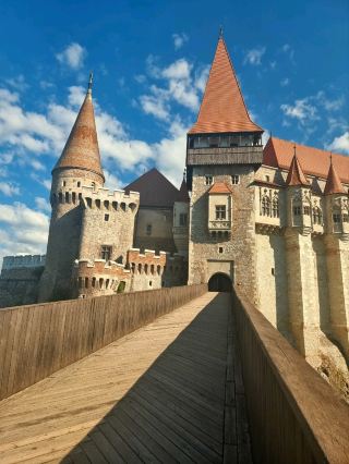 🏰 Corvin Castle – A Gothic Masterpiece in the Heart of Transylvania