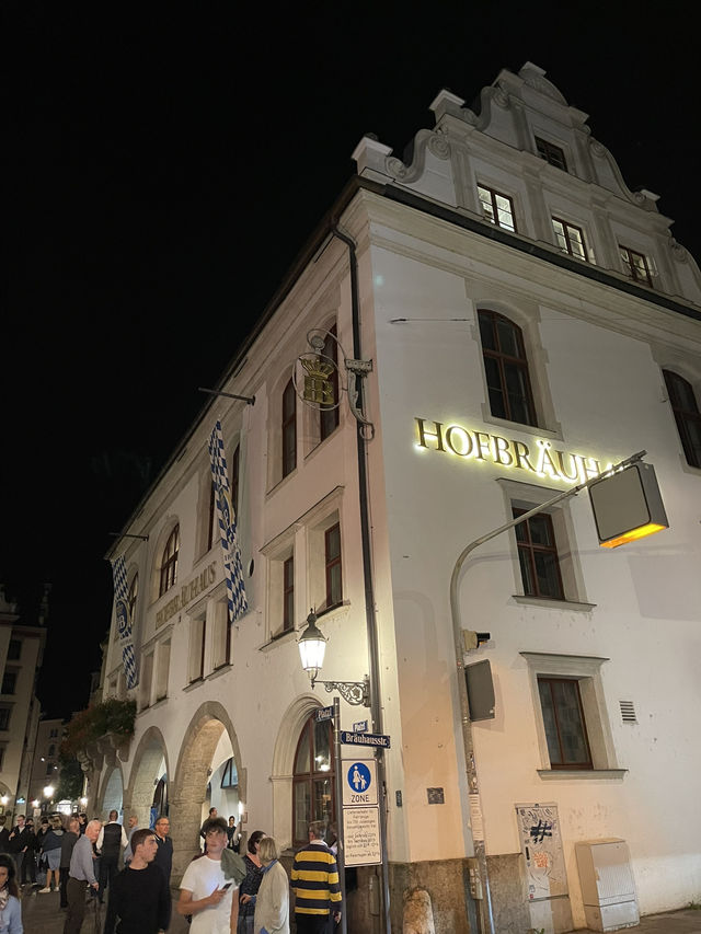 Night Munich: Illuminated Squares & Bavarian Vibes 🌙🏛️🍺