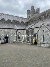 킬케니에서 가장 아름다운 수도원, The black abbey