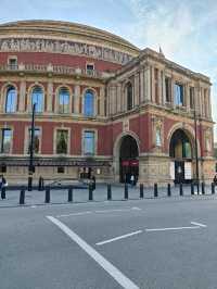 Royal Albert Hall: A Parabolic Crown of Culture