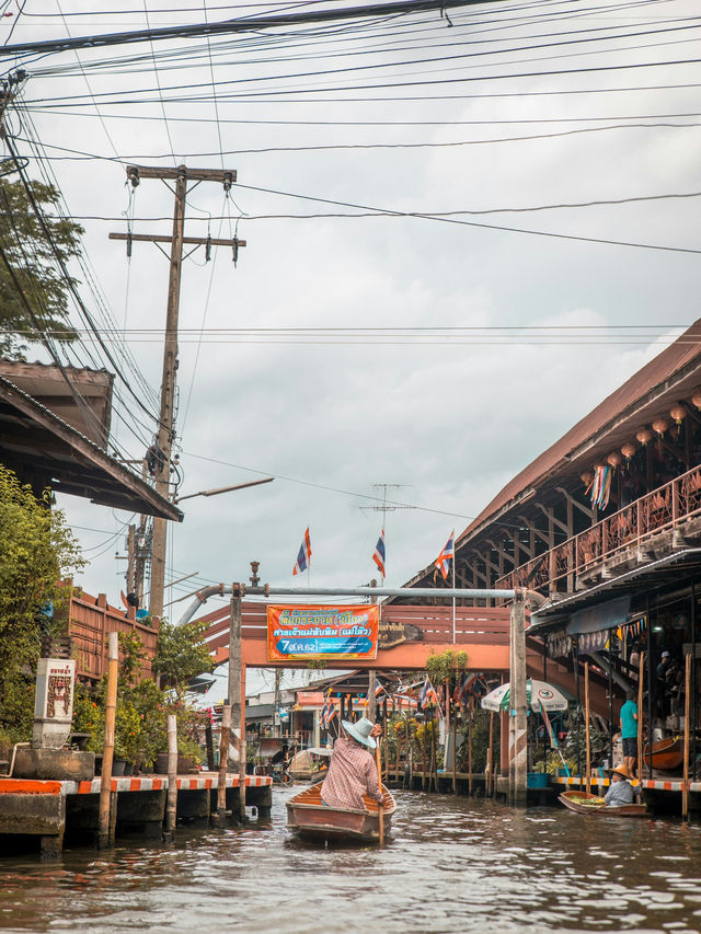 황금의 숨결이 머무는 새벽의 사원 🇹🇭
