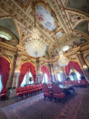 INSIDE THE BREAKERS: NEWPORT’S GILDED AGE MASTERPIECE 🇺🇸