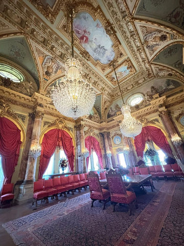 INSIDE THE BREAKERS: NEWPORT’S GILDED AGE MASTERPIECE 🇺🇸