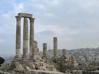 วิวสวยงามของอัมมานในวันที่มีแดดสดใส☀️