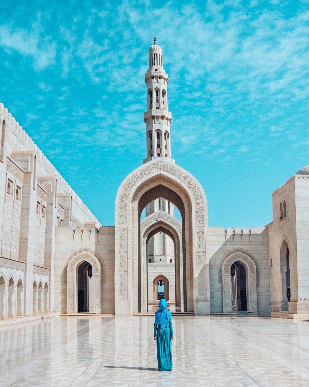 🕌✨ A MASTERPIECE OF ISLAMIC BEAUTY — SULTAN QABOOS GRAND MOSQUE, OMAN 🇴🇲