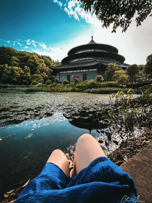 Hangzhou is a real-life water color painting