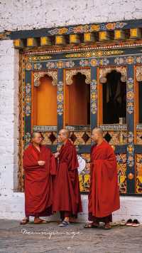 Ancient temple | Punakha Dzong full of romantic legendary colors