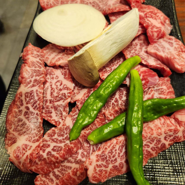 대한민국 명장 셰프의 손맛이 담긴 고기를 맛볼 수 있는 <훈장골>