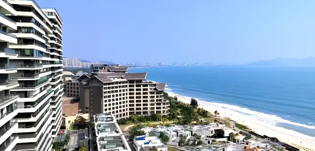 Jinming Bay Seaside Tourist Resort, located in Magong, Shanwei City, as the last undeveloped pure sea in eastern Guangdong, has a seven-kilometer original beach, first-class