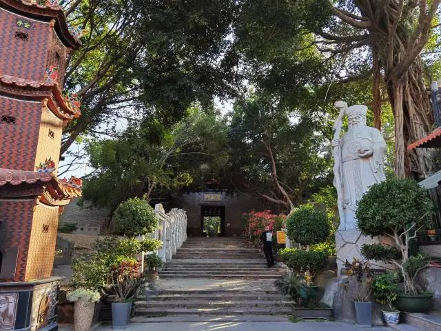 Visit the Quanshui Tudi Gong Palace!