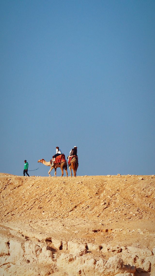 一圖九座金字塔的沙漠徒步，埃及太值得了!