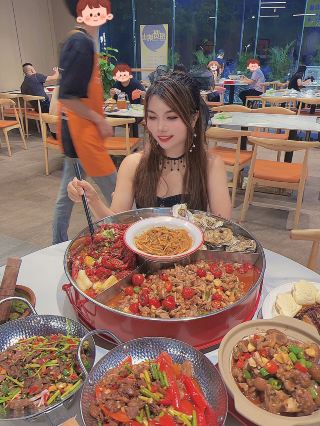 I just found a random restaurant and it tasted surprisingly good😋