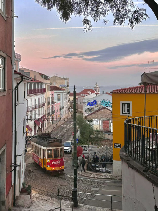 watches a romantic sunset 🌅 in Lisbon  🇵🇹