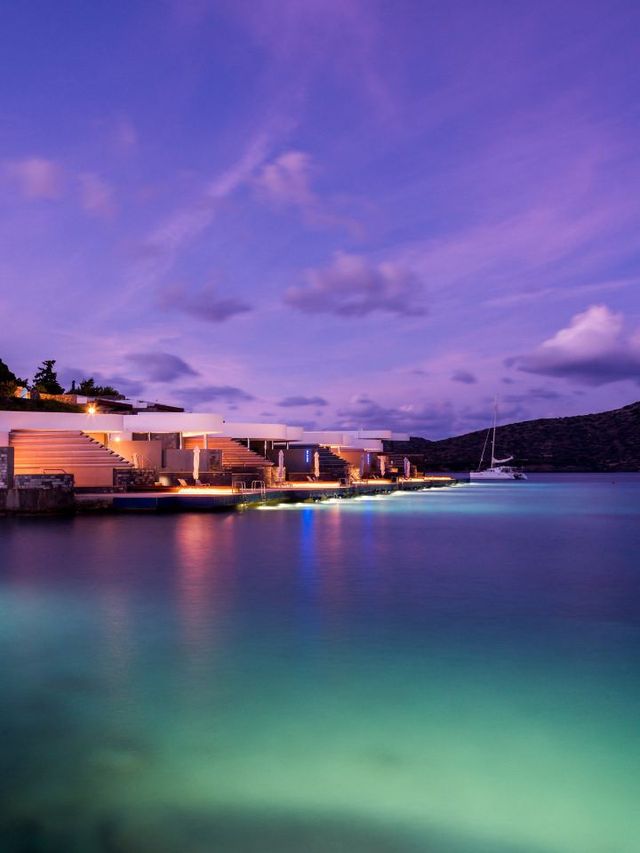 🌟 Elounda's Luxe Retreat: Beachfront Bliss & Villa Vibes 🌊🛏️