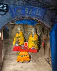 武安青煙寺村--法華洞石窟。
