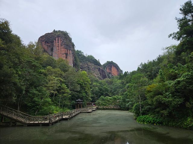 遊百里金湖，賞丹霞奇觀。