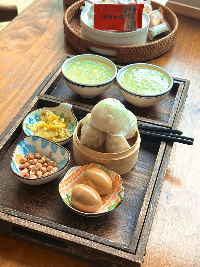 這算是潮汕頂級民宿了吧，設有泳池及包含早餐。