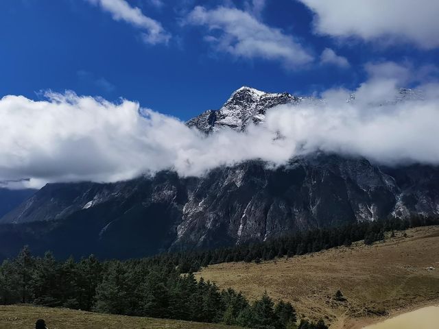 麗江下雪啦玉龍雪山。