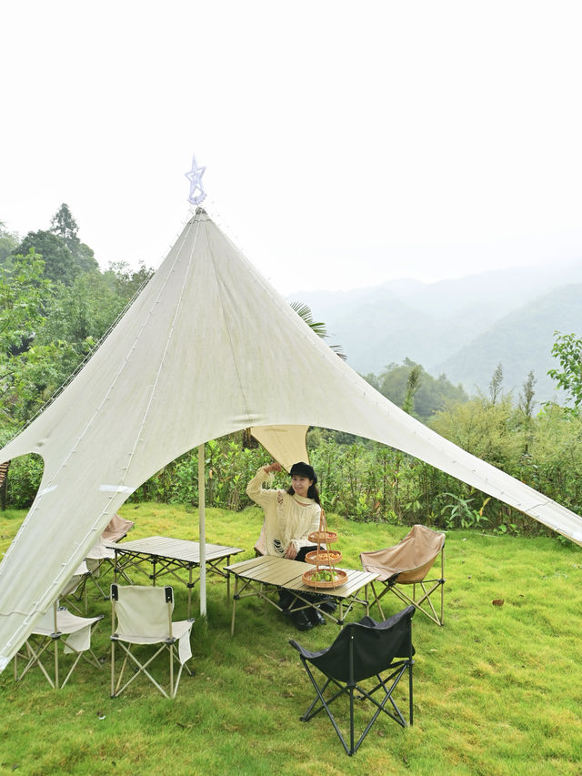 在峨眉山！金頂對面的寶藏私湯民宿！。