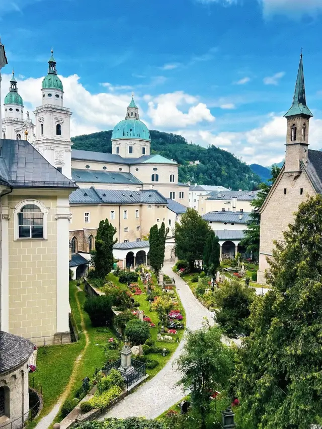 オーストリアのザルツブルクにあるモーツァルトの生家がこんなに美しいなんて！。