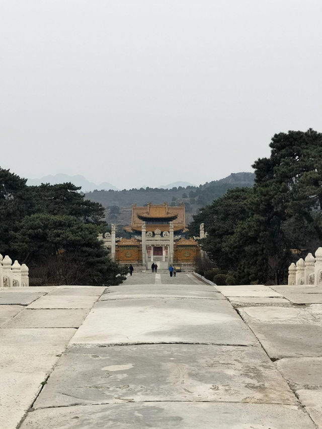 《河北清東陵旅遊指南》。