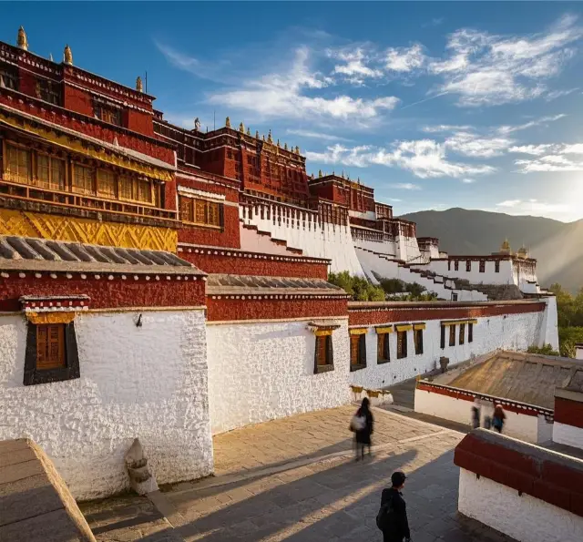 How Cool Is It to Visit the Potala Palace Alone?