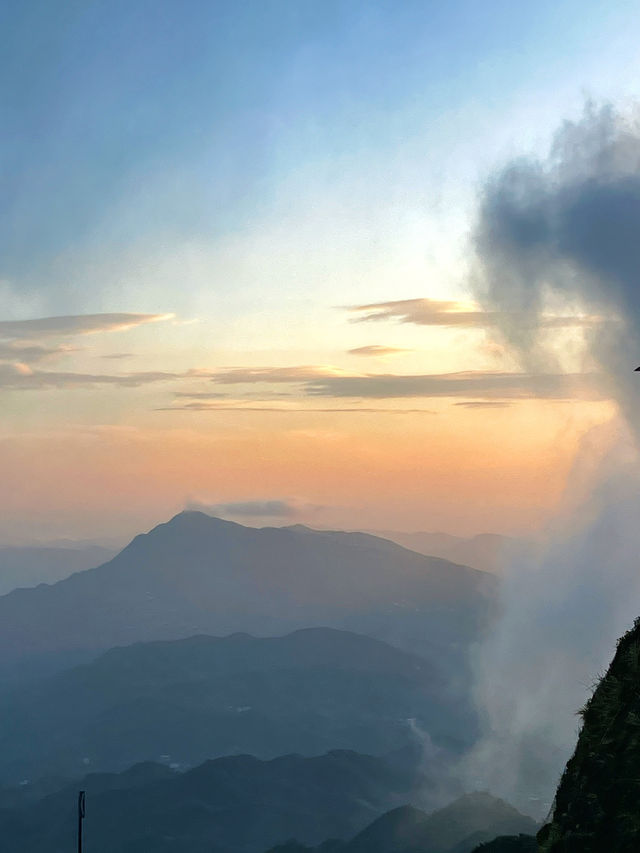 Capture the Sea of Clouds at Wugong Mountain in Ganzhou