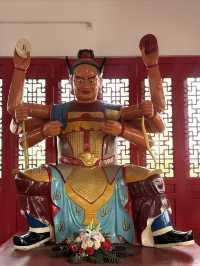 在洪湖知名的東林古寺打卡。