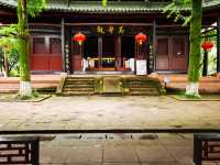 第一次喺雨中漫步樂山城