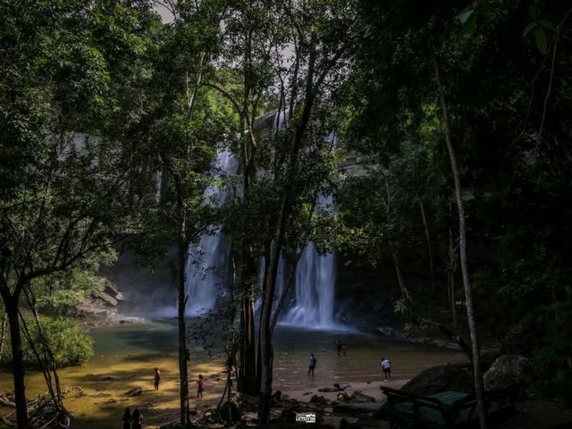 น้ำตกห้วยหลวง อุบลราชธานี ราชาน้ำตกแห่งอีสานใต้