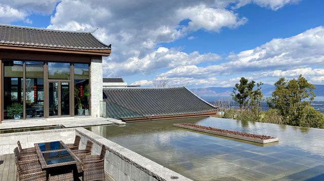 大理蒼山下的寶藏酒店！背靠蒼山十九峰，面向洱海萬頃波
