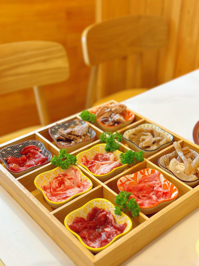 麗江除咗美景，氂牛肉火鍋真係一絕！