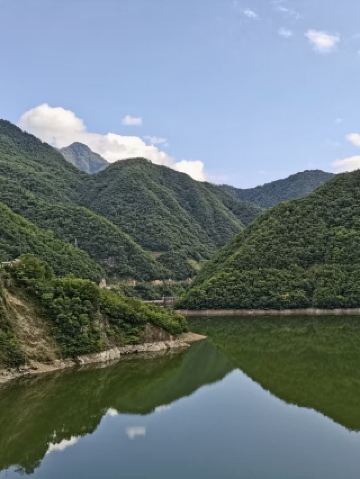 雲間飛渡，峽谷的心跳之旅