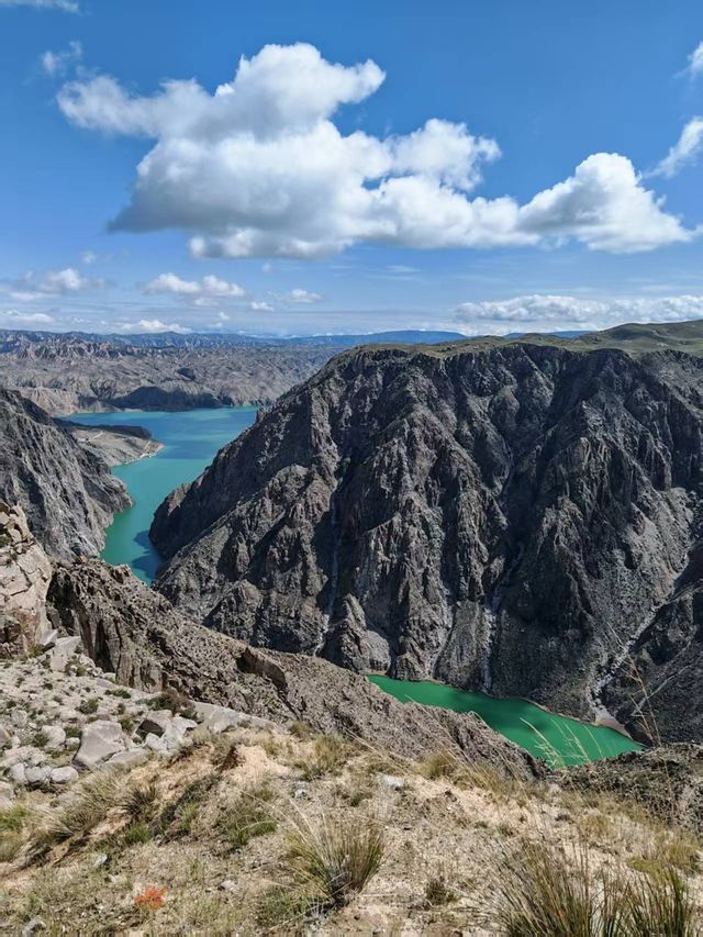 走唐蕃古道，看龍羊峽景區的碧綠色黃河