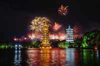 夜遊日月雙塔，穿越千年的金銀幻夢