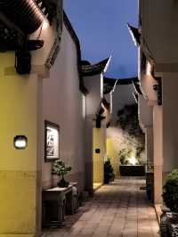 夜景絕絕子的高端民宿三寶賓邸