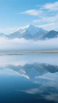 湖水藍如寶石,這片草原藏著被神眷顧的秋天