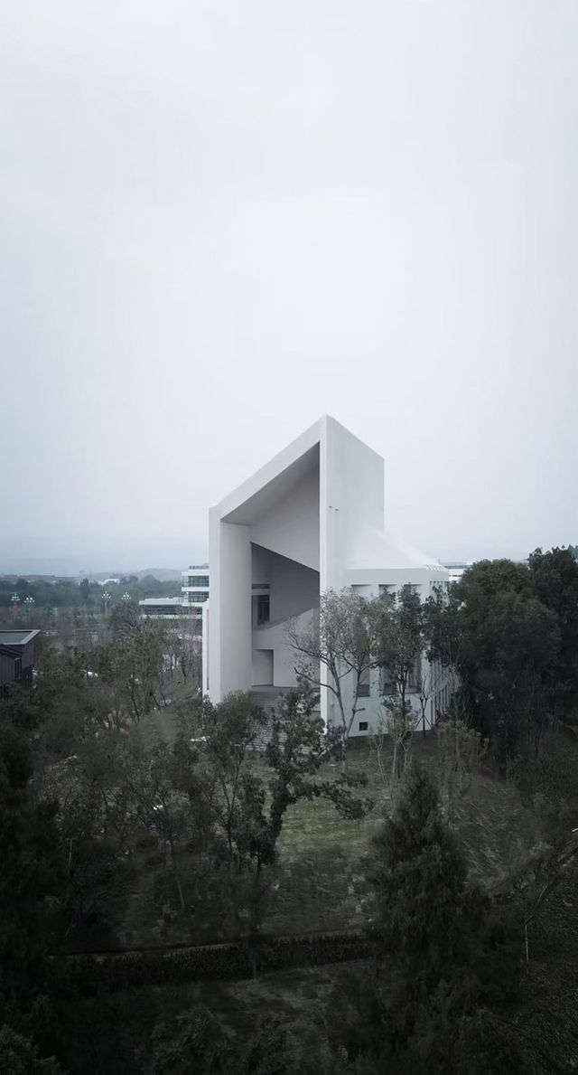 凱州山谷裡的白色音符!德陽中央音樂谷小眾出片指南 必須打卡理由: 成都1h直達!混凝土 凱州山谷裡的白色音符!德陽中央音樂谷小眾出片指南 必須打卡理由: 成都1h直達!混凝土