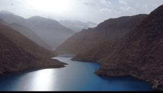 신장 루오창의 숨겨진 명소! ‘자모하’ 원형 저수지에서 고비 사막 블루톤 로맨스를 만나다